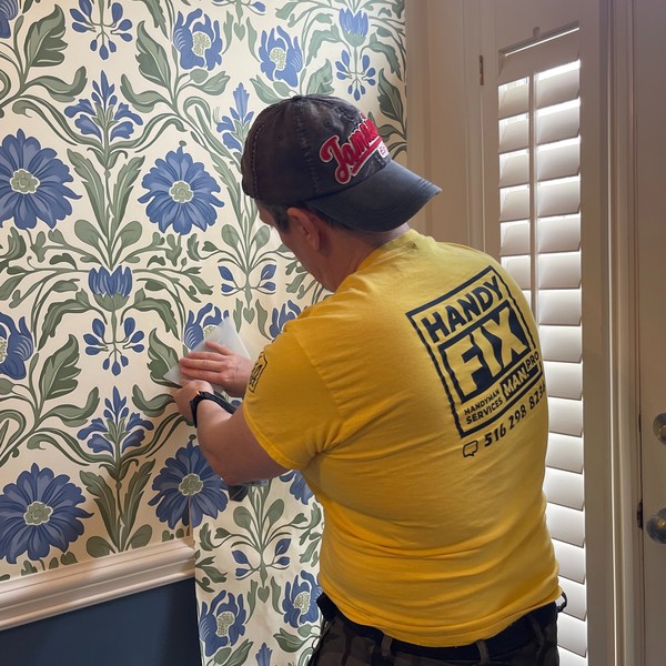 Ivan smoothing wallpaper seam